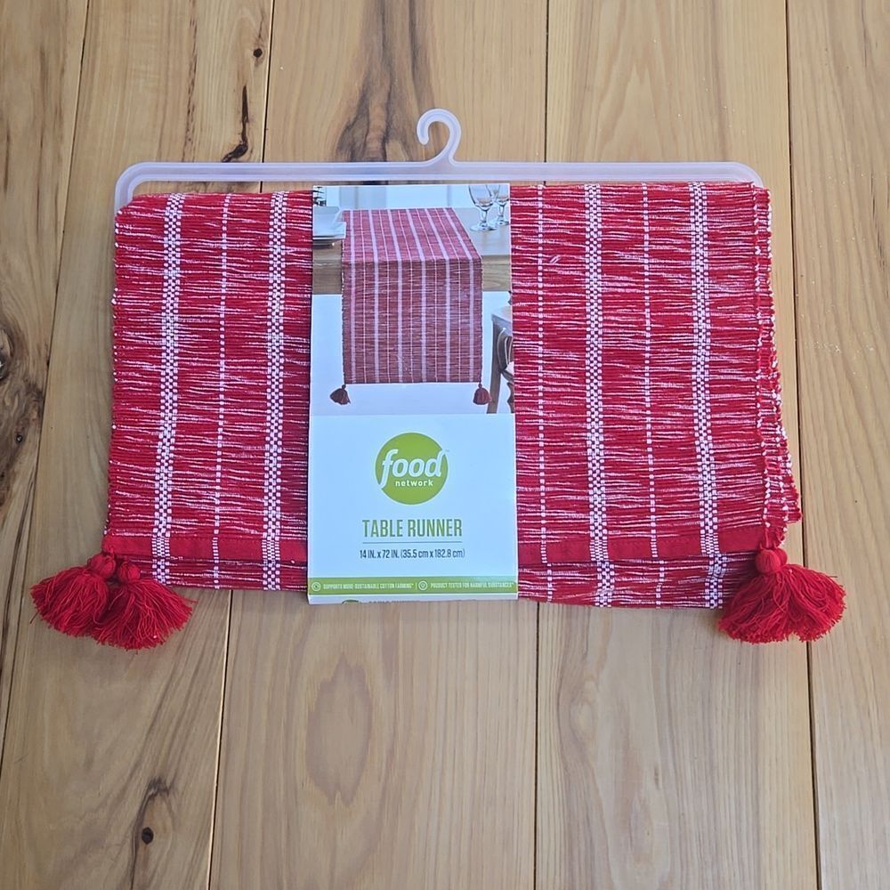 FOOD NETWORK TABLE RUNNER, RIBBED RED STRIPED WITH TASSLES - NEW